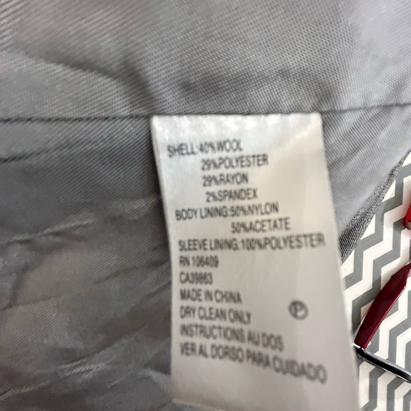 Tahari Ruffle back blazer - Picture 4 of 4